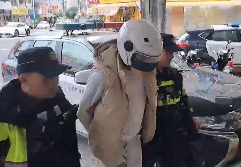 苗栗吴姓洗车工，今年3月无照、酒驾、闯红灯撞死陈姓医大生，台中地院近日裁定8月6日起延押2月。（资料照）