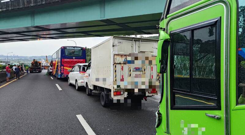 天雨路滑 国道1号南向三义路段3起车祸、11车擦撞