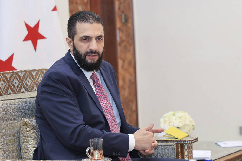 叙利亚将于9月举行国会选举。图为叙利亚临时总统夏拉。（美联社）