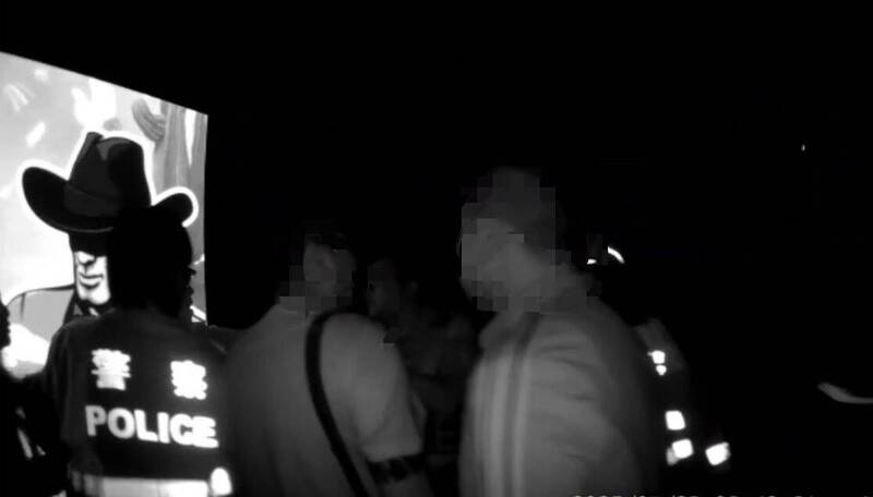 警方趕到現場使用辣椒水壓制現場。（民眾提供）