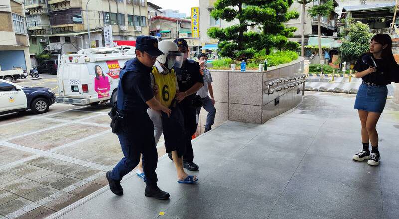 北市暗夜纵火动机曝光  保全员跟前妻为钱吵架愤而点燃棉被