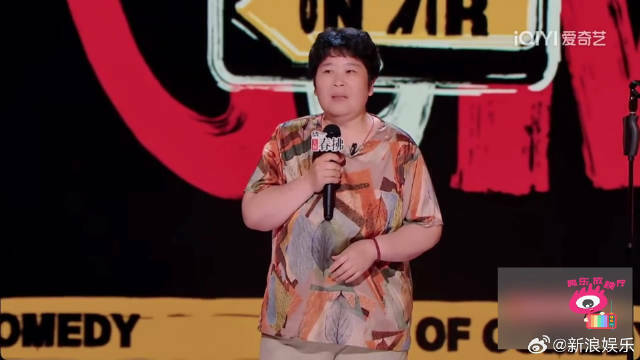 自称「房主任」的50岁中国农村妇女樊春丽,最近在脱口秀节目中爆红,却引起中共宣传部门注意,指她企图挑起性别对立。(取自微博) 自称「房主任」的50岁中国农村妇女樊春丽,最近在脱口秀节目中爆红,却引起中共宣传部门注意,指她企图挑起性别对立。(取自微博)