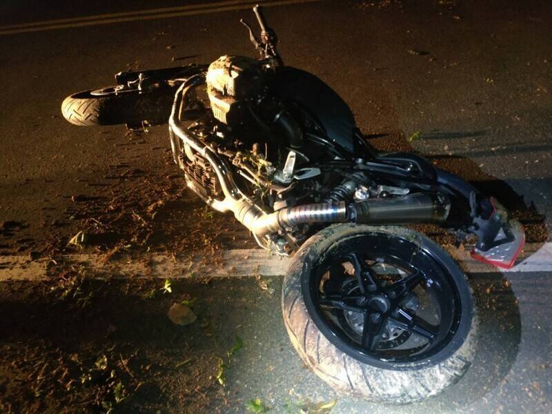 黃男謊稱「天雨路滑，路面彎道中有泥巴，過彎時滑出去」，檢具修繕費用66萬3049元報價單聲請理賠金。（示意圖）