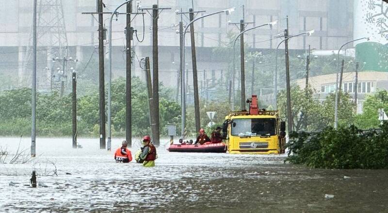 大豪雨炸嘉县！台电工程人员受困 消防员救出5人