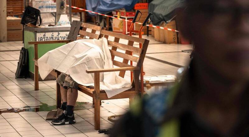 画面曝！ 曼谷市场枪手射杀5人后自尽 疑因保全、摊贩私怨引爆