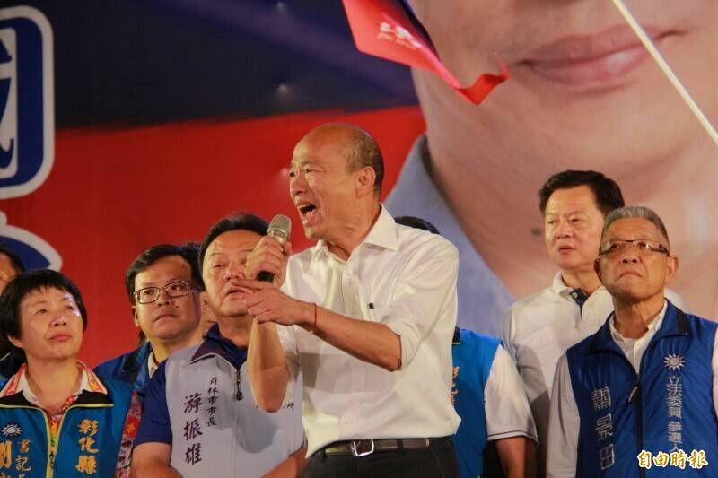 曾被封为「挺韩直播主女神」的高钧钧,不满熊女影射其于陆军官校专修班的中秋餐会时「硬要跟韩国瑜坐主桌」,愤而提告求偿20万元。(资料照) 曾被封为「挺韩直播主女神」的高钧钧,不满熊女影射其于陆军官校专修班的中秋餐会时「硬要跟韩国瑜坐主桌」,愤而提告求偿20万元。(资料照)