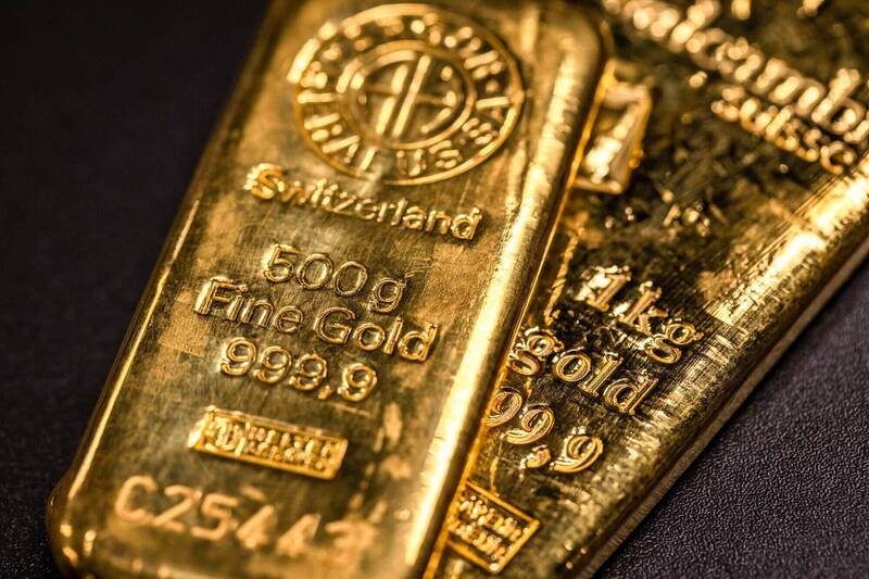 金光閃閃的金條。（彭博檔案照）