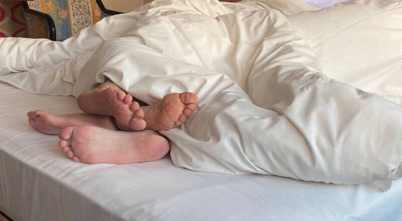 趁妻熟睡「嘿咻」偷拍 感情失和闹离婚他被告