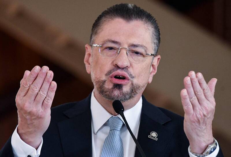 哥斯大黎加总统查维斯宣布「内阁大规模辞职」。（法新社）