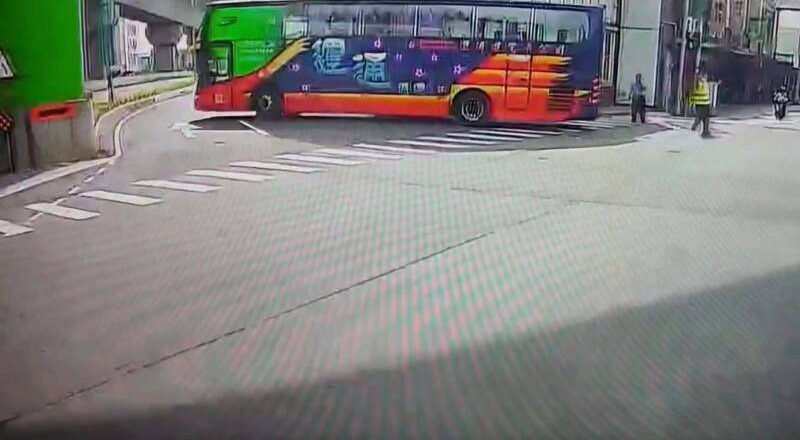 桃园20岁女骑士车祸亡！家属控游览车倒车二次辗压