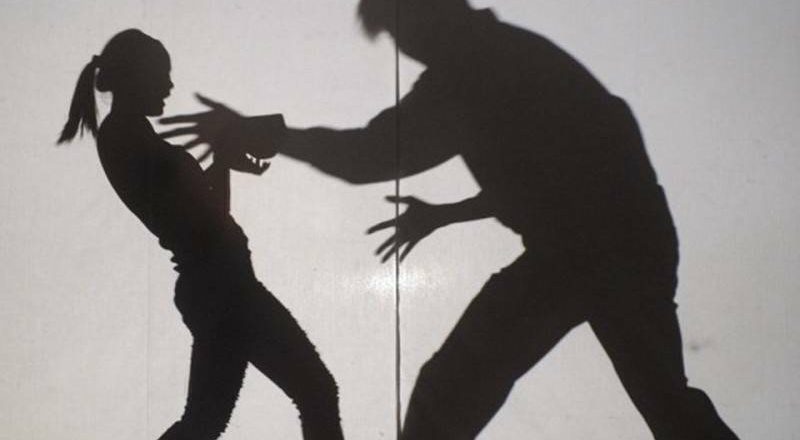 少女穿校服 男子在超商忍不住上前强搂、摸胸判刑7月