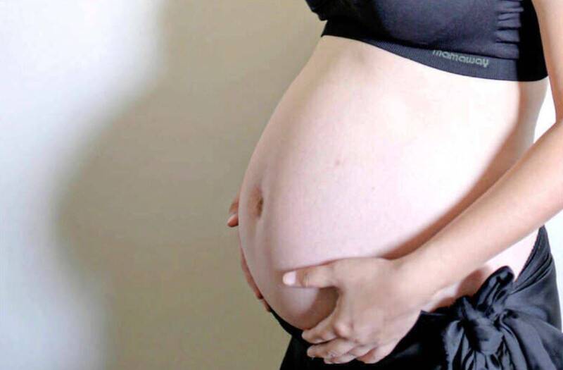 日本男子最初因好友拜托，亲自与人妻发生性行为协助怀孕。示意图。（资料照）