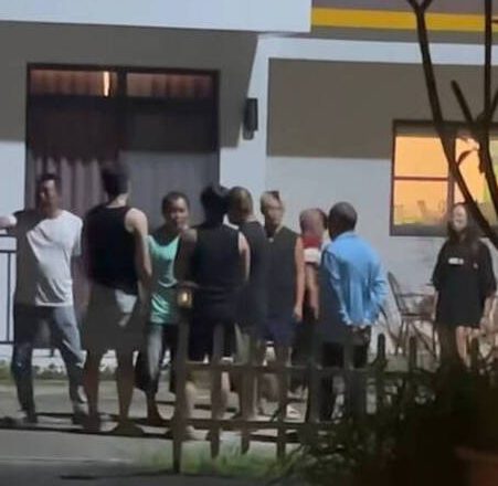 小琉球行车纠纷涉撂人持刀棍逼跪大学生 潜水店老板道歉寻求和解