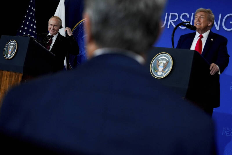 美国总统川普、俄罗斯总统普廷在美国阿拉斯加「双普会」，但未达成结束俄乌战争协议。（美联）