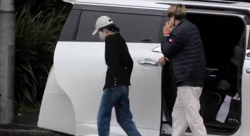 中国女子杨兰兰(见图)7月底在澳洲雪梨驾驶劳斯莱斯与一辆宾士对撞,被警方逮捕,传出她缴付天价保释金。雪梨当地官员向中国新闻周刊表示,「天价保释金」并不存在;该案件15日在法院首次提审,杨兰兰面对两项控罪。(图撷自「@YoreYour」X) 中国女子杨兰兰(见图)7月底在澳洲雪梨驾驶劳斯莱斯与一辆宾士对撞,被警方逮捕,传出她缴付天价保释金。雪梨当地官员向中国新闻周刊表示,「天价保释金」并不存在;该案件15日在法院首次提审,杨兰兰面对两项控罪。(图撷自「@YoreYour」X)