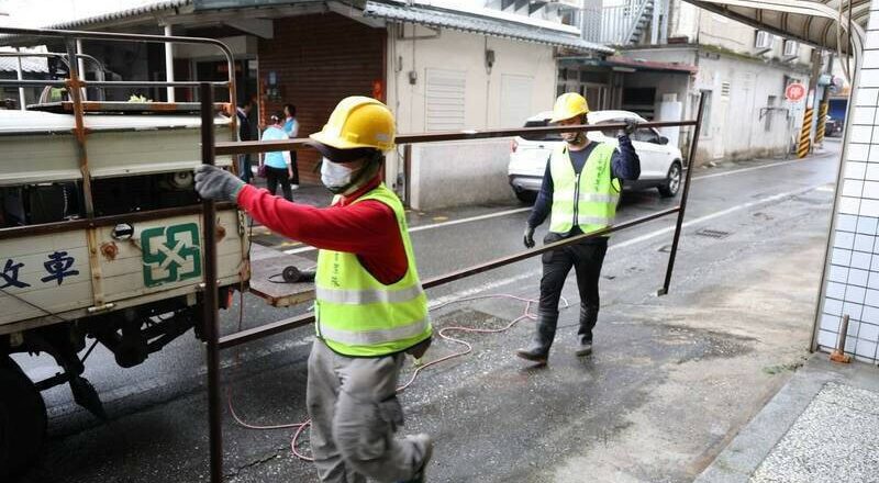 住家前道路遭装围篱封锁 新地主依强制罪判8月