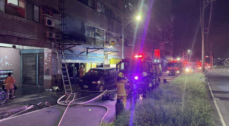 高雄3死火警大楼主委控长期违建多次检举未回应 建管处称将速拆