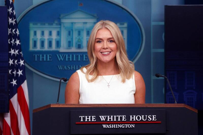 白宫发言人李威特19日在白宫记者会中提到，普廷已承诺和泽伦斯基会谈。（欧新社）