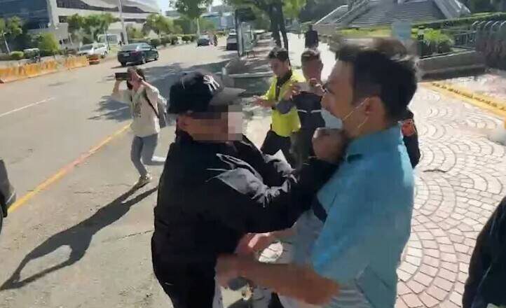 法院外揍5亿高中生同性配偶夏朝源、骂「畜生」 美发师判刑