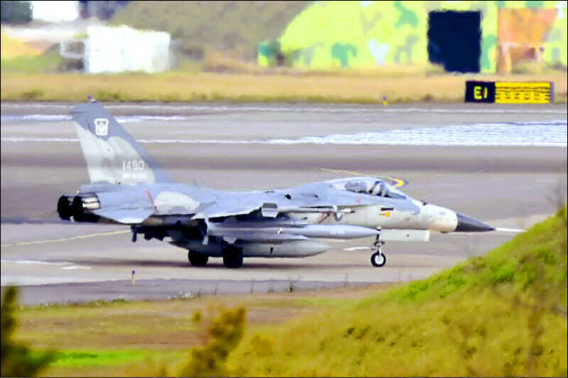 空军退伍少校飞官史濬程,涉嫌收中共逾150万元台币贿款,吸收现役台湾军官,泄露IDF挂载雄三飞弹的机密资讯。(读者提供) 空军退伍少校飞官史濬程,涉嫌收中共逾150万元台币贿款,吸收现役台湾军官,泄露IDF挂载雄三飞弹的机密资讯。(读者提供)