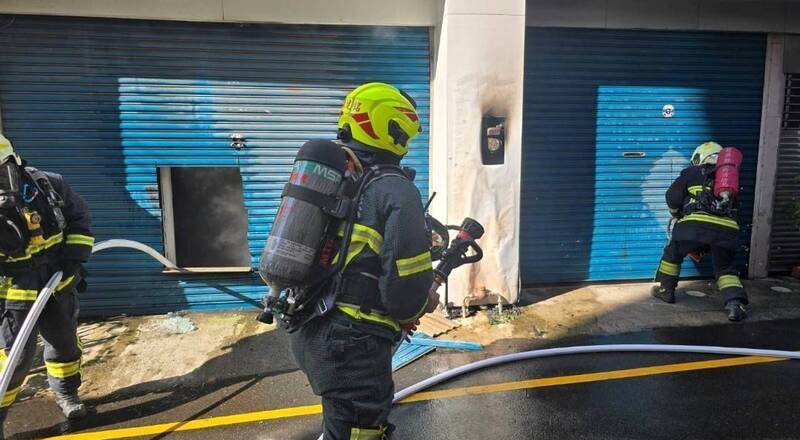 一根烟蒂酿祸! 苗栗南苗商圈火警烧2店面 男子下场出炉