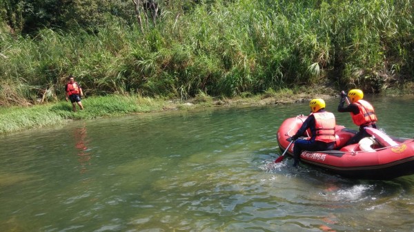 苗栗縣境多山林溪流，消防局提醒民眾，戲水牢記「4不1沒有」原則。（記者彭健禮翻攝）