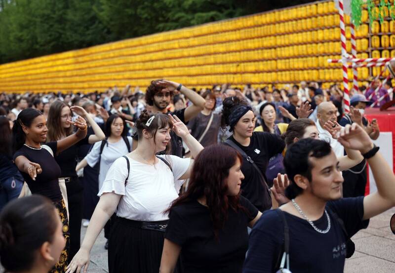 最新统计数字显示，外国游客无据「末日预言」，7月访日外国游客创同期新高，台湾游客还创单月新高。（欧新社）