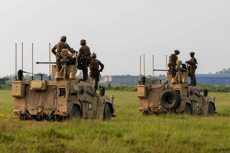 日本陆上自卫队与美军陆战队预定9月举行规模破纪录的「坚毅之龙」(Resolute Dragon)联合演习,美军的两套最新反舰、防空系统「NMESIS」与「MADIS」,将在这次演习中首次部署于邻近台湾的冲绳县石垣岛。图为美国陆战队于菲律宾「肩并肩」演习期间,在甘提欧奎海军基地部署MADIS Mk1反无人机防空系统。(图:美国国防部) 日本陆上自卫队与美军陆战队预定9月举行规模破纪录的「坚毅之龙」(Resolute Dragon)联合演习,美军的两套最新反舰、防空系统「NMESIS」与「MADIS」,将在这次演习中首次部署于邻近台湾的冲绳县石垣岛。图为美国陆战队于菲律宾「肩并肩」演习期间,在甘提欧奎海军基地部署MADIS Mk1反无人机防空系统。(图:美国国防部)