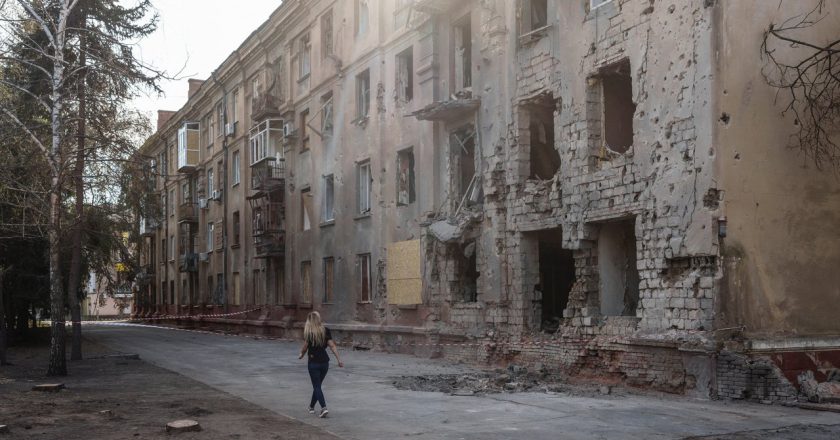 乌军东部展开新一轮反攻 夺回7村并俘虏百名俄兵