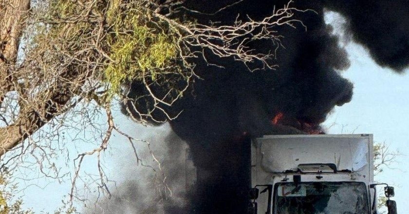 基辅:俄军乌南攻击联合国援助车队 卡车烧毁无伤亡