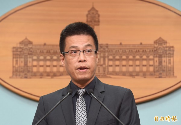 媒体报导新党秘书长吴成典即将于近期接任海基会秘书长,总统府发言人黄重谚表示,这是错误的报导。(资料照,记者廖振辉摄) 媒体报导新党秘书长吴成典即将于近期接任海基会秘书长,总统府发言人黄重谚表示,这是错误的报导。(资料照,记者廖振辉摄)